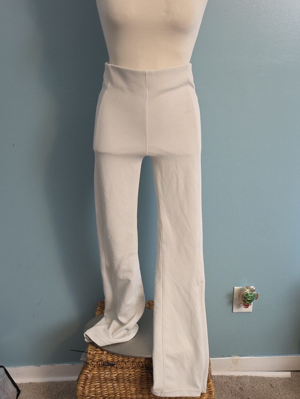 Lululemon Brushed Soft Stream Ribbed Women’s High-Waist Flare Pants  White Sz  4